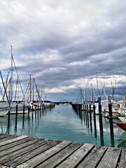 Obraz premium wooden pier in the sea