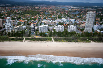 Fototapeta premium Empty beach in front of a city