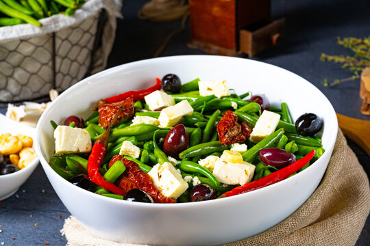 Spicy green bean salad with olives, feta cheese and dried tomatoes
