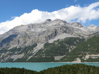 Fototapeta na wymiar Lago e cima in alta quota sulle dolomiti 2