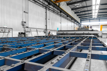 The steel plate leveler is in the factory