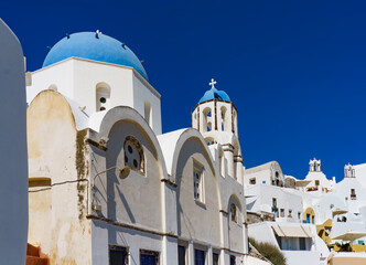 Fototapeta na wymiar church in oia, santorini, greece