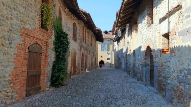 Borgo medievale di Ricetto di Candelo in Italia, Medieval village of Ricetto of Candelo in Italy