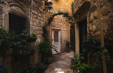 Fototapeta na wymiar Cozy alleys of the old town of Kotor