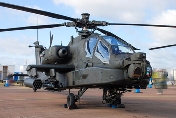 Obraz na płótnie Canvas An AH-64D Apache Longbow attack helicopter