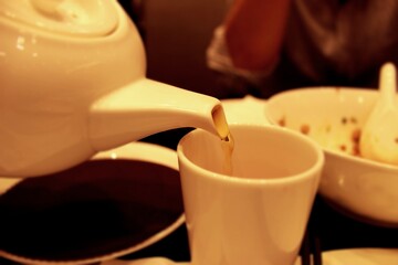 따뜻한 차와 주전자