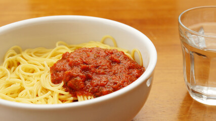 トマトソースパスタ