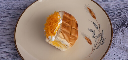 Thai Grilled and Toasted Bread Buns 