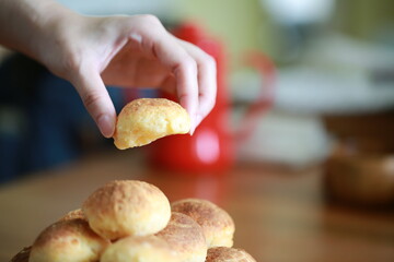 pick the fresh bun