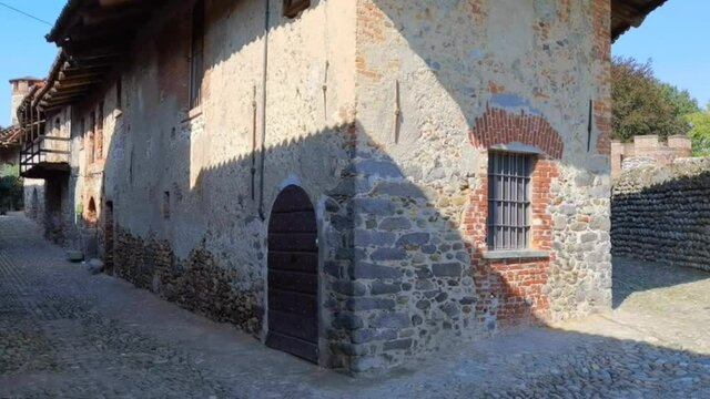 Borgo medievale di Ricetto di Candelo in Italia, Medieval village of Ricetto of Candelo in Italy