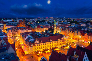 Beautiful architecture of the Old Town Market Square in Wrocław at night. Poland - obrazy, fototapety, plakaty