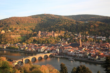 Obraz premium Aerial view of Heidelberg old town and Castle with Old Bridge over the river Neckar during sunset in autumn in Heidelberg, Germany