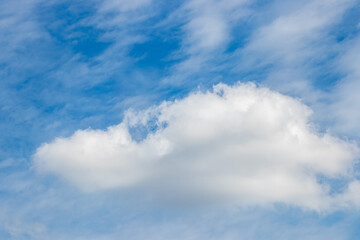 Obraz premium Clouds in the sky during the day