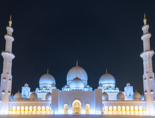 Sheikh Zayed Grand Mosque at night, Abu-Dhabi, UAE - 377729511