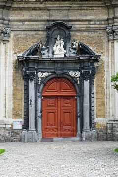 Small beguinage Onze-Lieve-Vrouw ter Hoye (Petit b&eacute;guinage Notre-Dame de Hoye), Church, Door, Gent, Belgium, Unesco World Heritage Site 