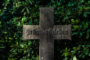 In Gottes Frieden Grabkreuz Inschrift
