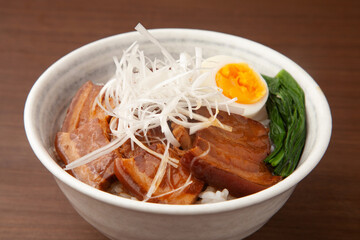 豚肉の角煮丼
