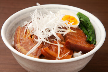 豚肉の角煮丼