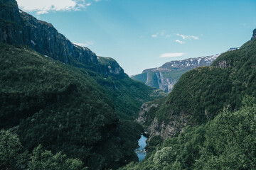 river in the norwegian mountains
