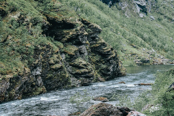 river in the norwegian mountains