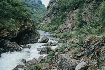river in the norwegian mountains