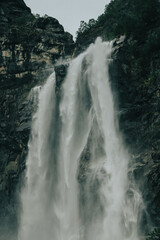 Fototapeta na wymiar waterfall on the norwegian mountain
