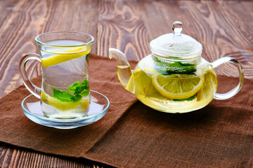 Antioxidant hot drink with lemon and mint