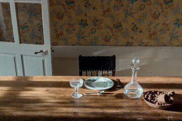 table et couverts pour le repas