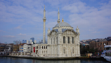 Fototapeta na wymiar Ortakoy Mosque or Buyuk Mecidiye Camii, Istanbul 