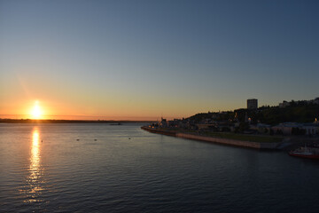 Obraz premium dawn on the Volga River. Nizhny Novgorod