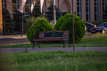 A wooden bench on a background of a city