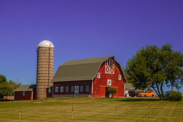 Red barn and silo © Andrew S.