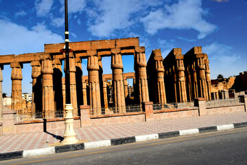 Fototapeta premium The Luxor Temple is a large ancient Egyptian temple located on the eastern bank of the Luxor River. Founded in 1400 BC. The Luxor Temple was built to worship Amun-Ra, his wife Mut, and their son Khons