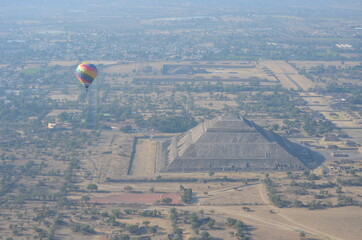 Sobrevolando Teotihuacán IV