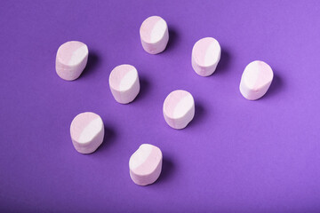 Obraz na płótnie Canvas pattern of marshmallows on a purple background