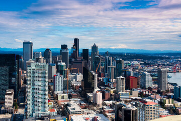 Fototapeta na wymiar Seattle skyline and Mount Rainer in the background