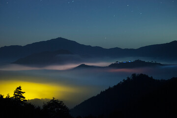 夜明け前の竹田城と雲海