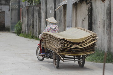 Arrowroot vermicelli - a specialty of Cu Da ancient village. It is tradition work of farmer in Cu...