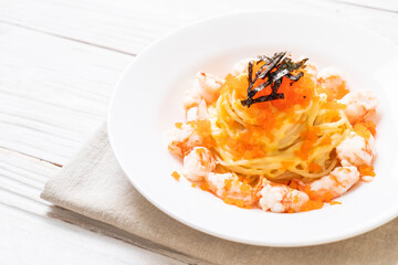 spaghetti creamy with shrimps and shrimp eggs