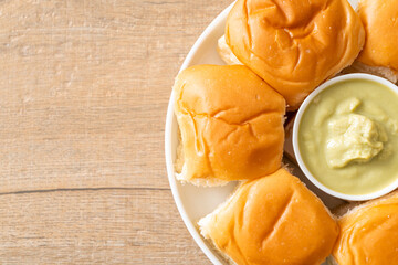 Bread with Thai Pandan Custard