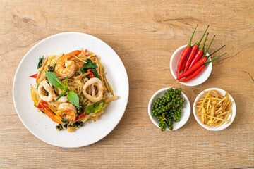  stir fried spicy noodles with sea food