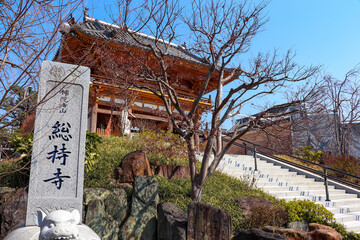 大阪茨木・総持寺の山門