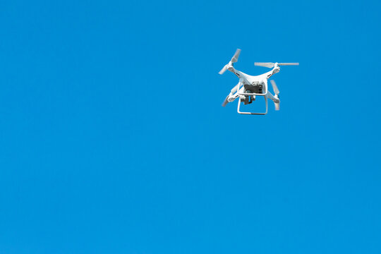 deltage Rummet tåge Drone In The Sky Background" Images – Browse 8 Stock Photos, Vectors, and  Video | Adobe Stock