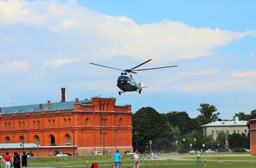  sightseeing helicopter lands