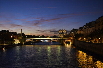 Fototapeta na wymiar Paris, France - The Seine & Notre Dame at Night from Pont du Sully