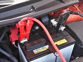 自動車のバッテリー　ブースターケーブル