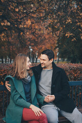Fototapeta premium Valentine's day: a couple in love on a Park bench