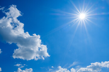 Naklejka na ściany i meble 【写真素材】 真夏の青空と太陽　背景素材　8月　コピースペース　