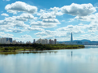 Obraz premium Hangang River With cloud and clear skies.