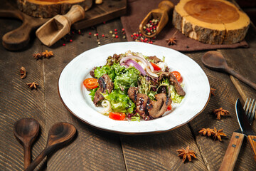 Roast beef salad with vegetables and greens